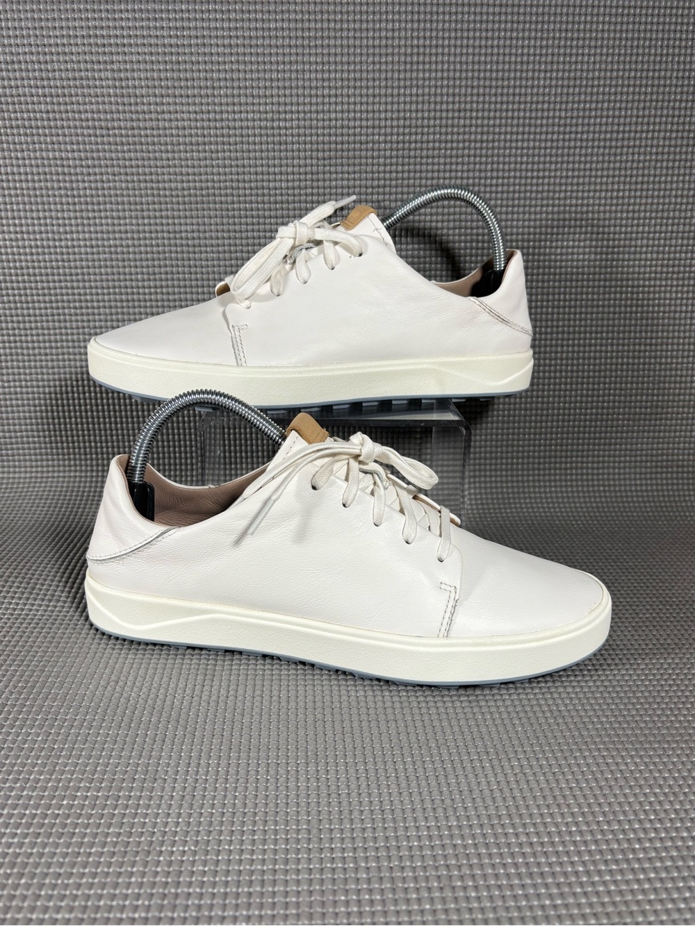 OluKai Wailea White - Off White Leather Lace Up Spikeless Golf Sneakers W's 10